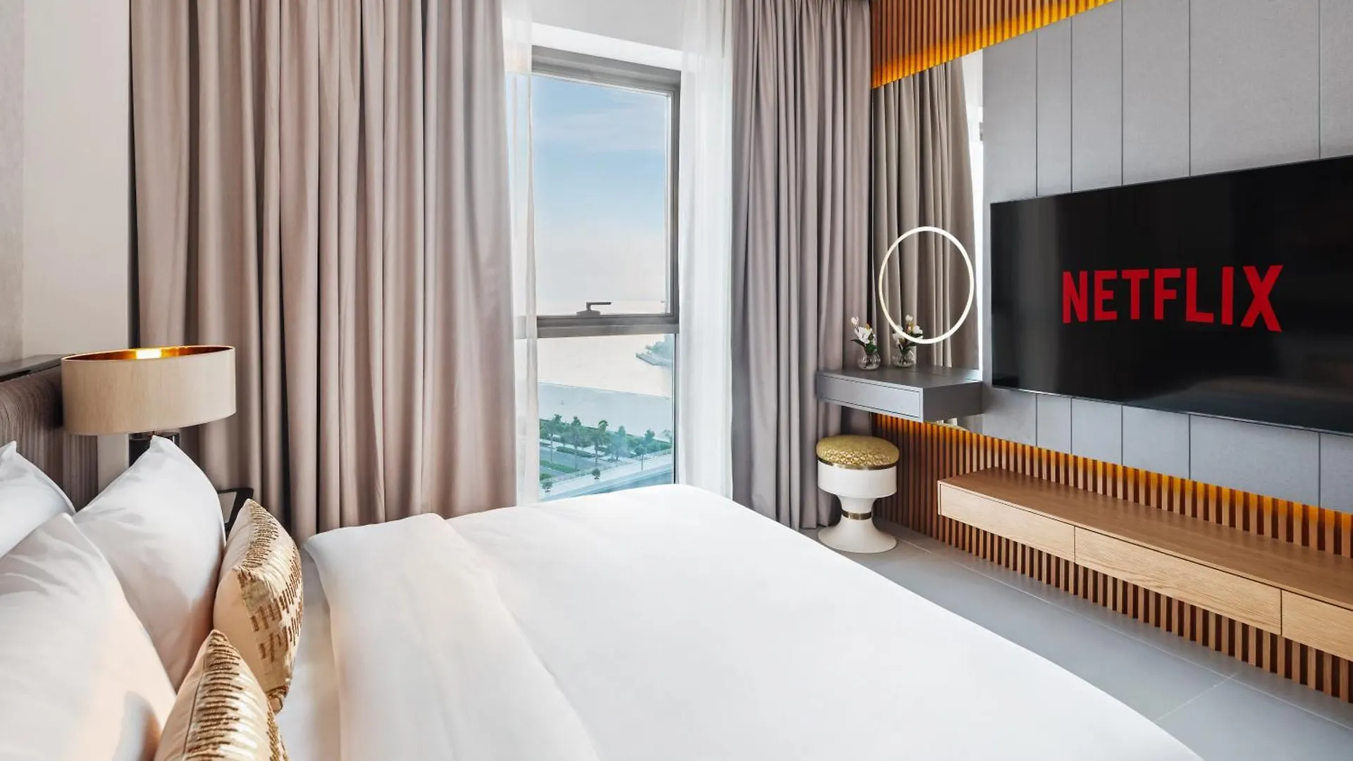 Breathtaking Dubai Skyline View Apartment - By Dustay